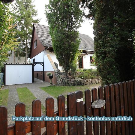 4 Sterne Souterrain Apartment Alt-Mariendorf Berlín Exterior foto