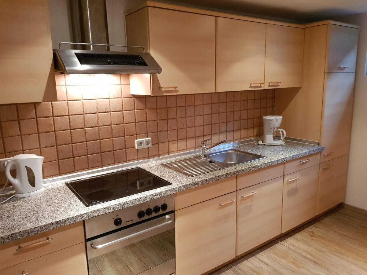 4 Sterne Souterrain Apartment Alt-Mariendorf Berlín Exterior foto